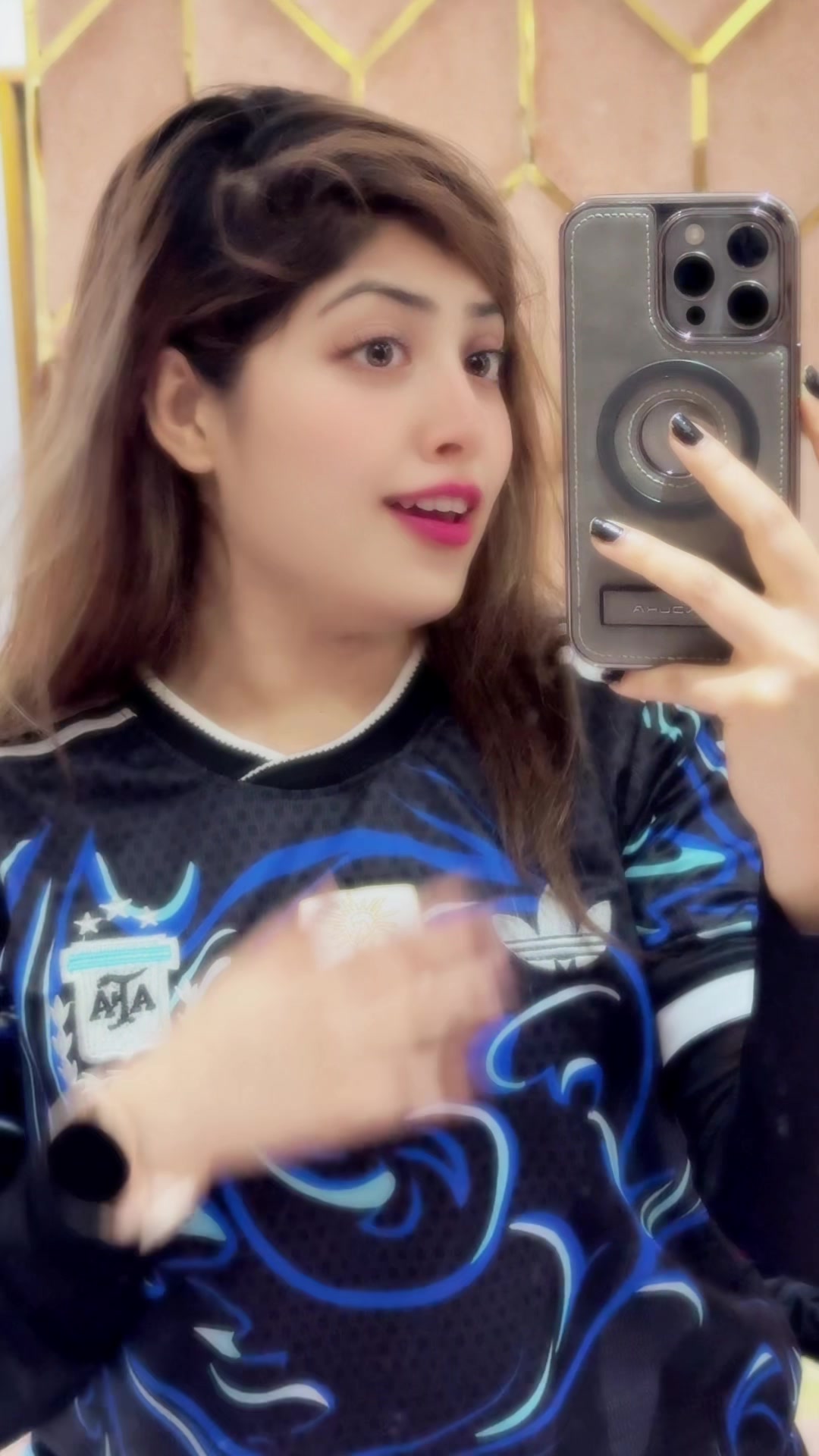 @𝐄𝐯𝐚 𝐂𝐡𝐨𝐰𝐝𝐡𝐮𝐫𝐲