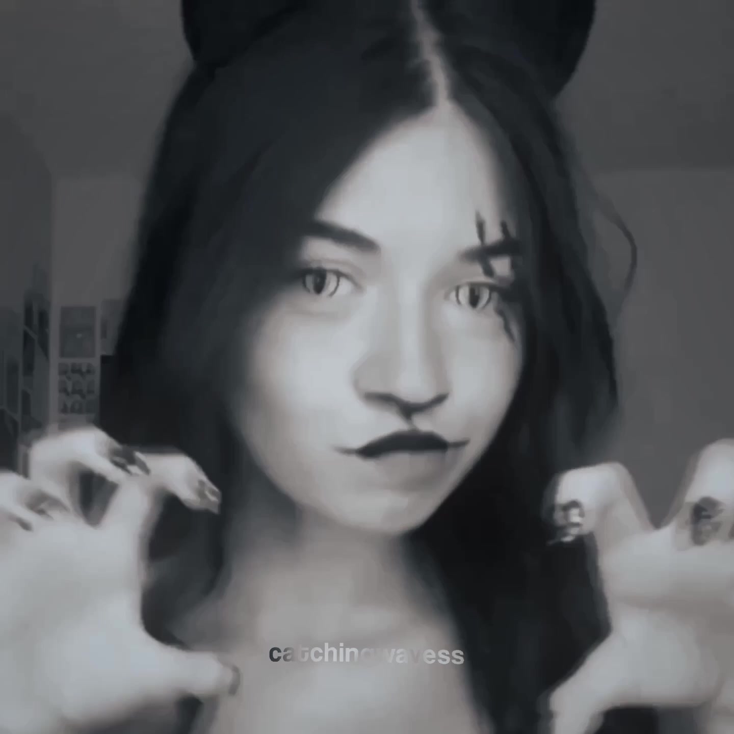 @catchingwavess_