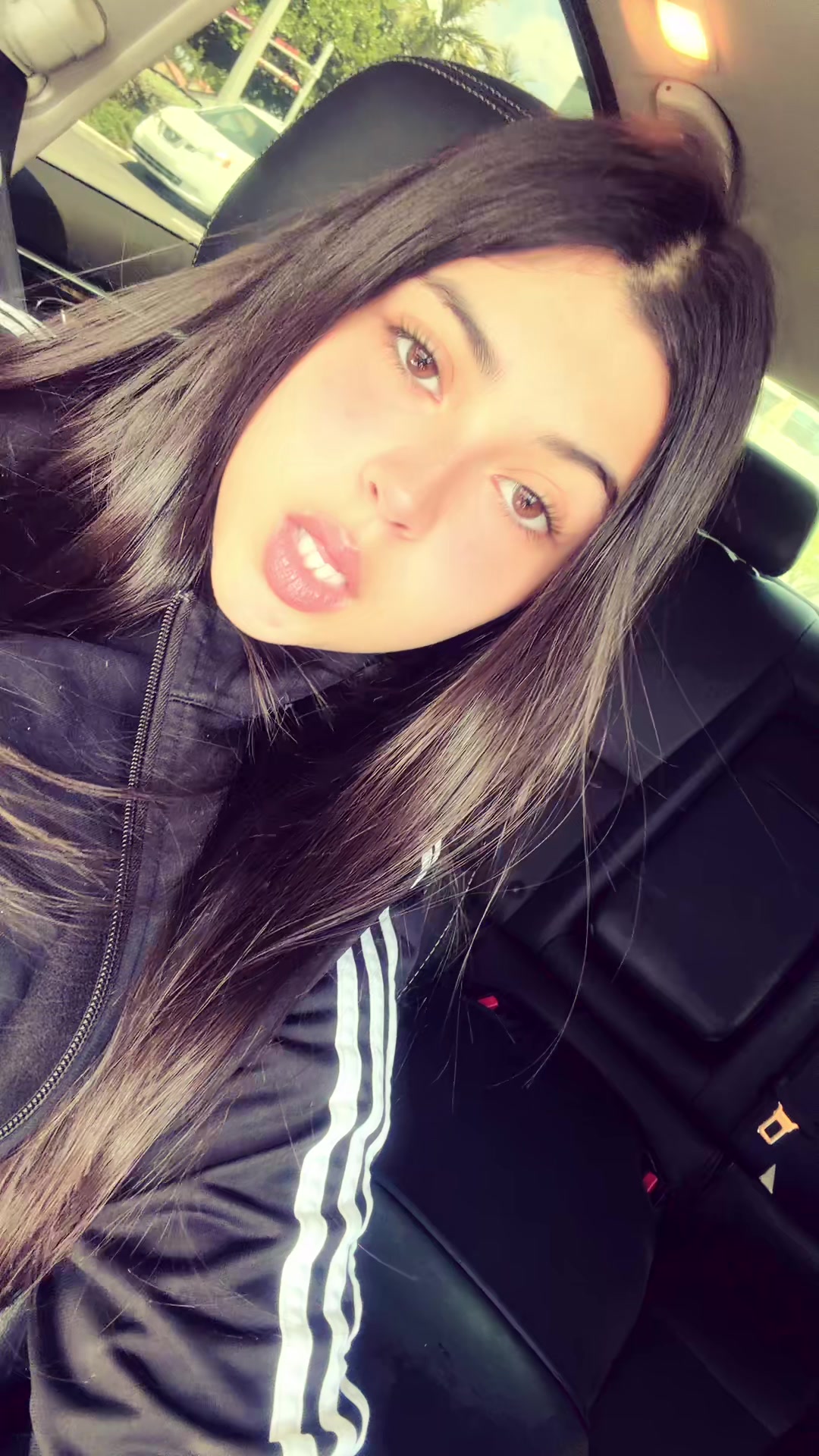 @𝓷𝓲𝓬𝓸𝓵𝓮