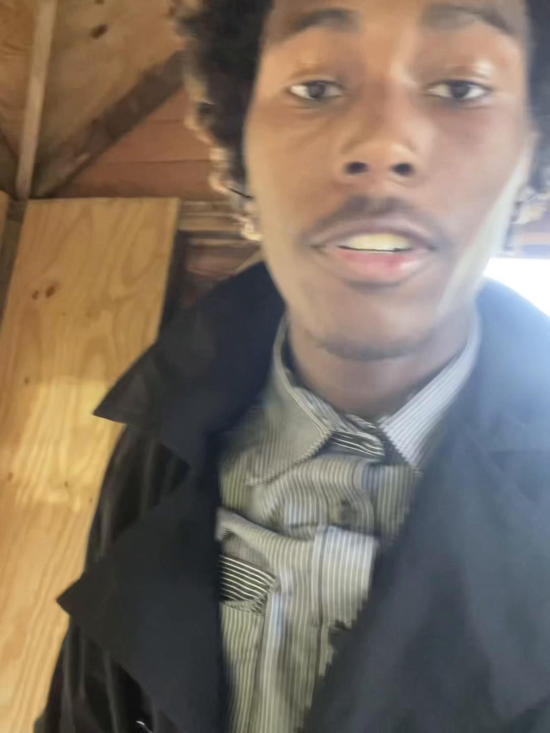 @WalkingUnd3ad