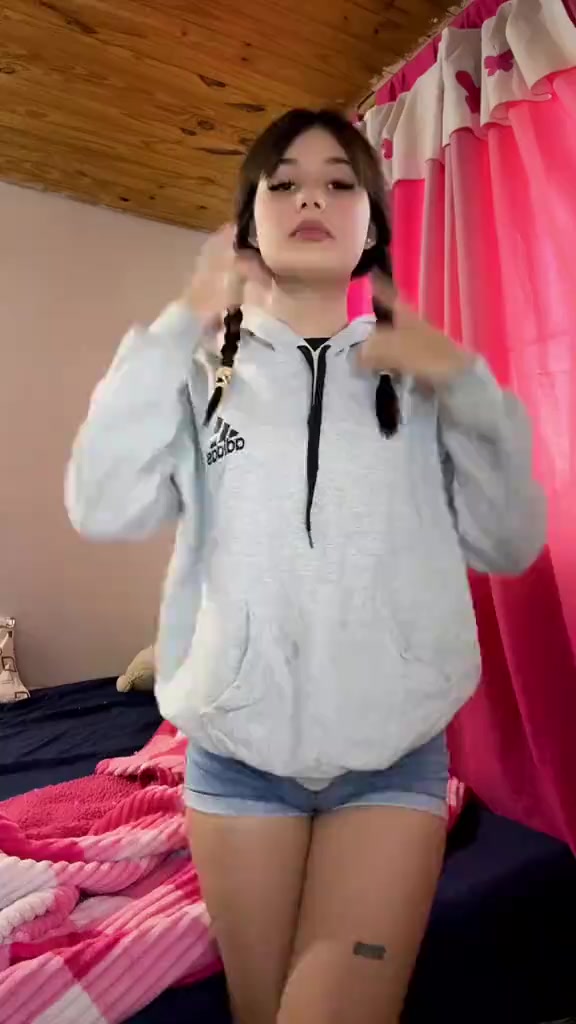 @Valen🖤👅