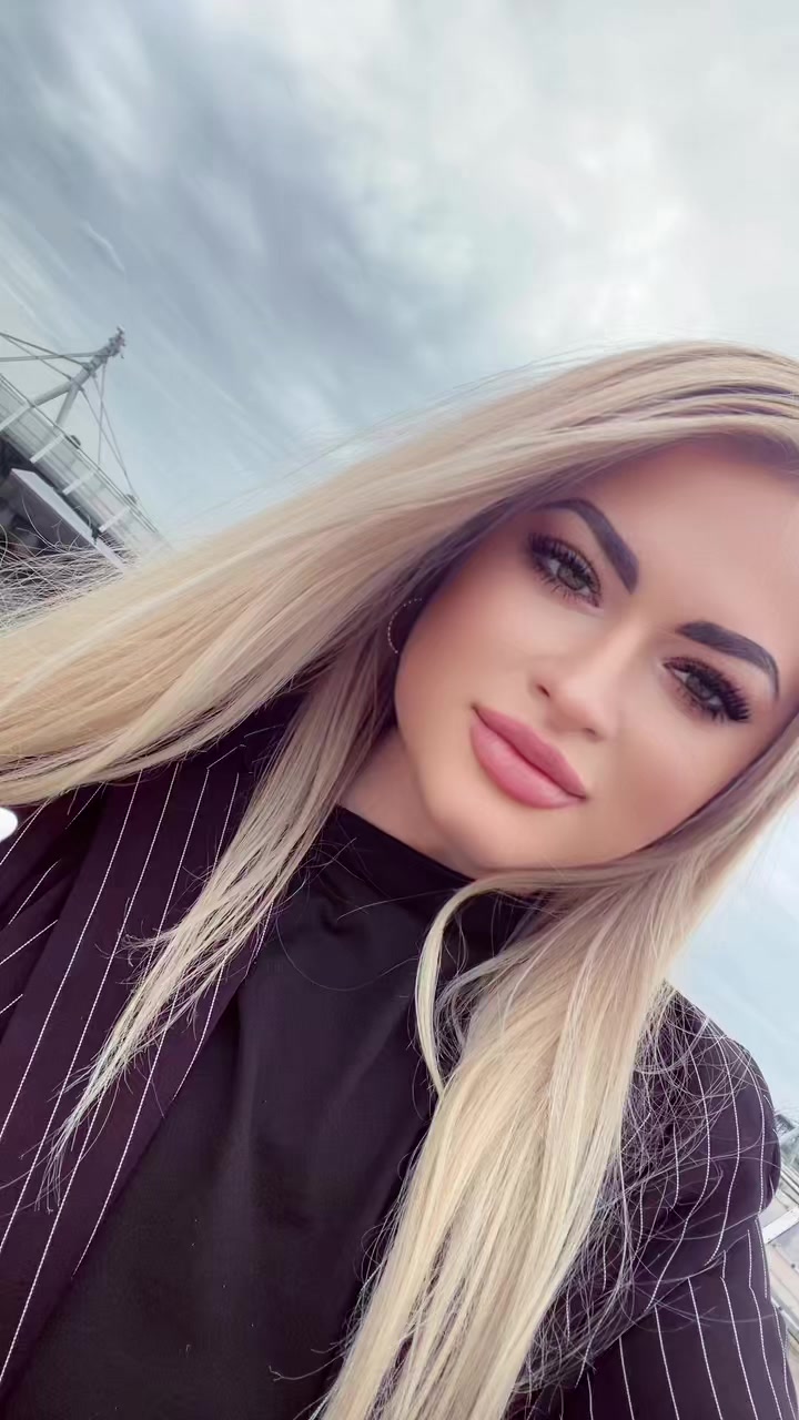 @BadMoodQueen👑