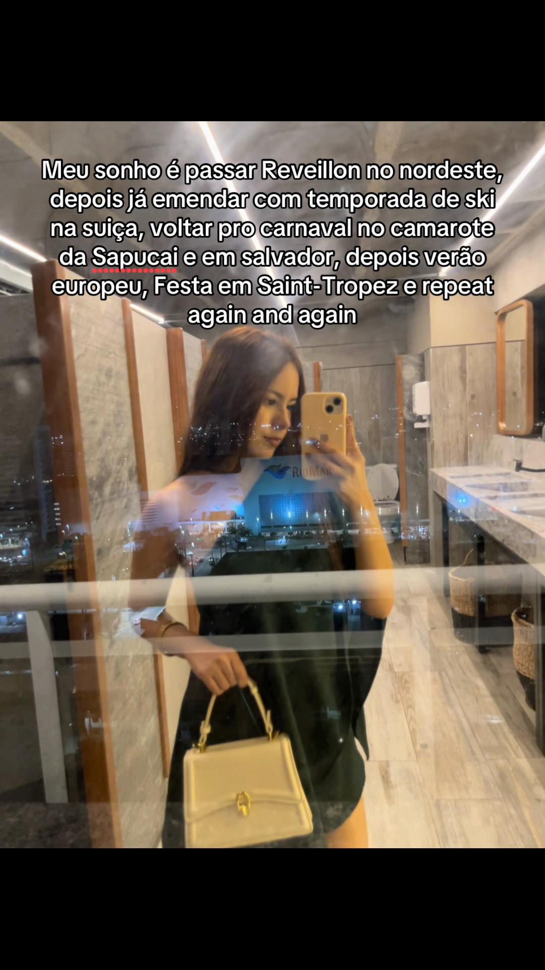 @Julia Mello
