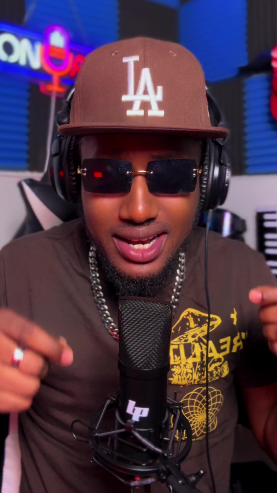 @𝐏𝐲𝐯𝐨 𝐎𝐧 𝐓𝐡𝐞 𝐌𝐢𝐜🎙️