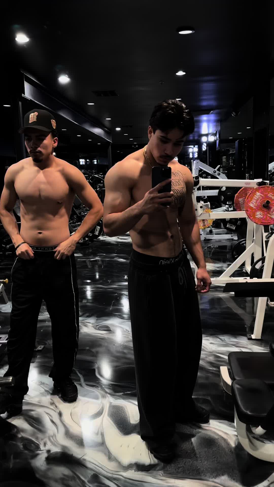 @Iz.dm_