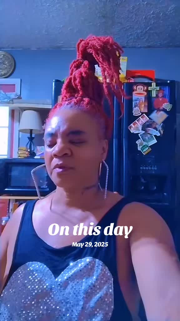 @👑April Bright👑