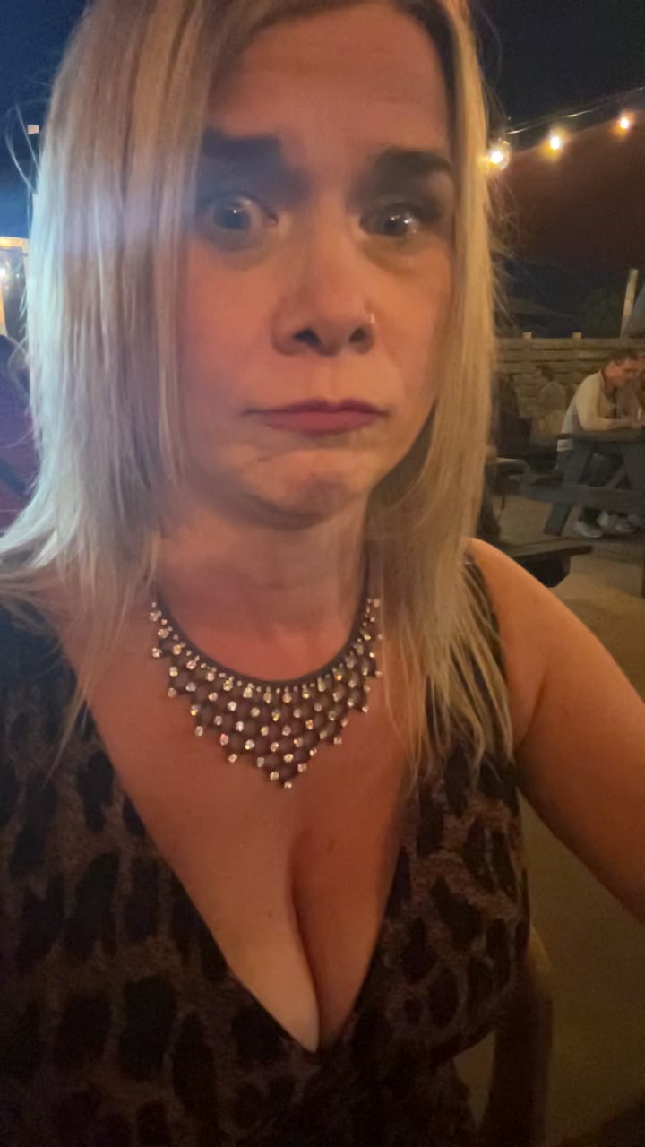 @Hotmomvibes