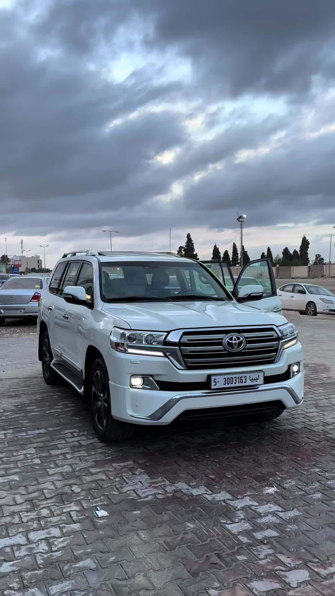 @يوسف زايد