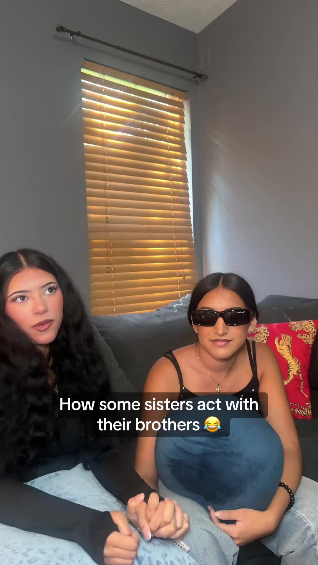 @Hermanas&ensp;V