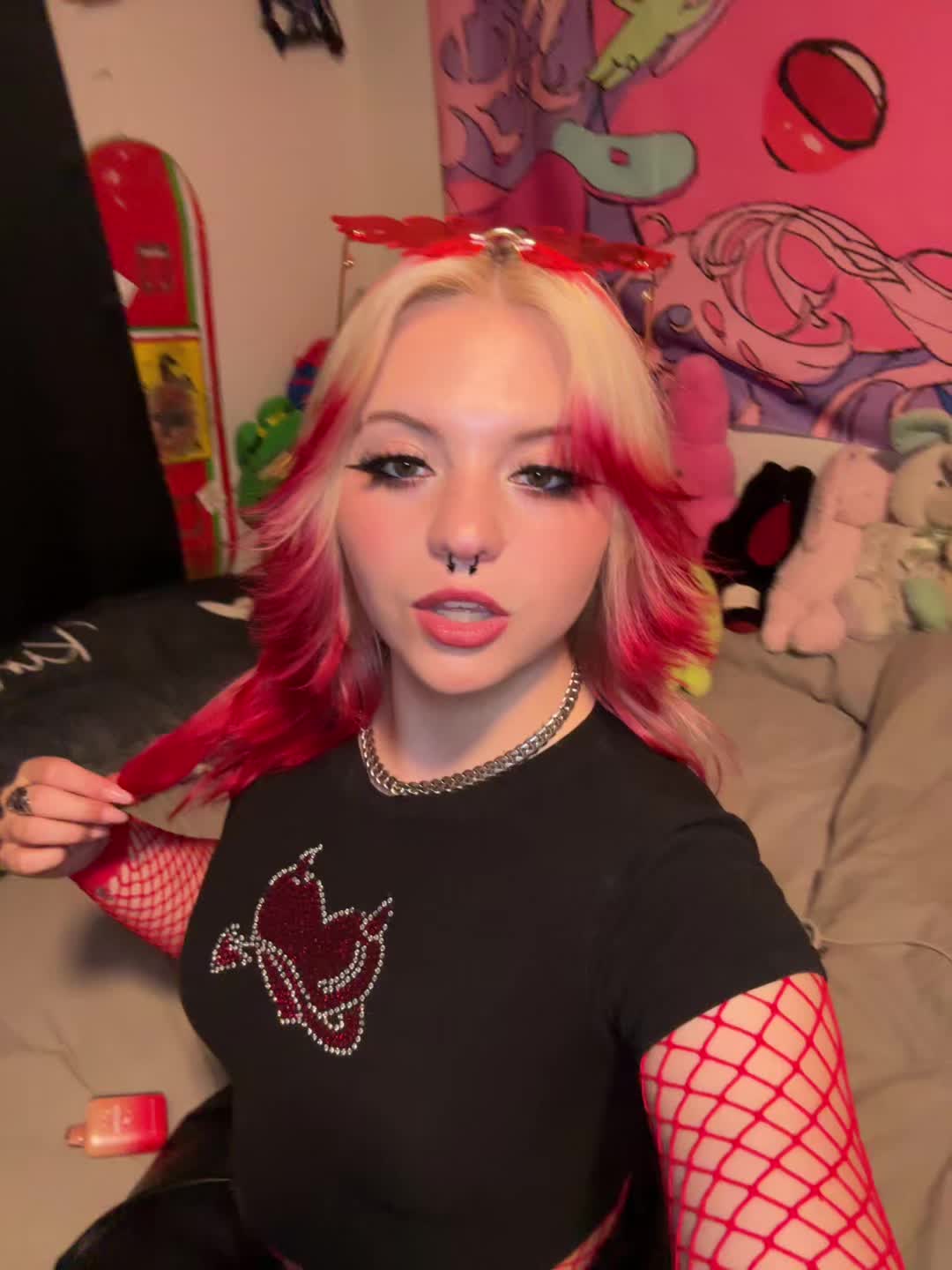 @:3