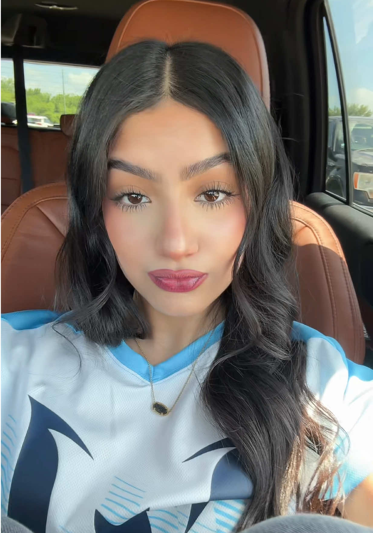 @vaneeza