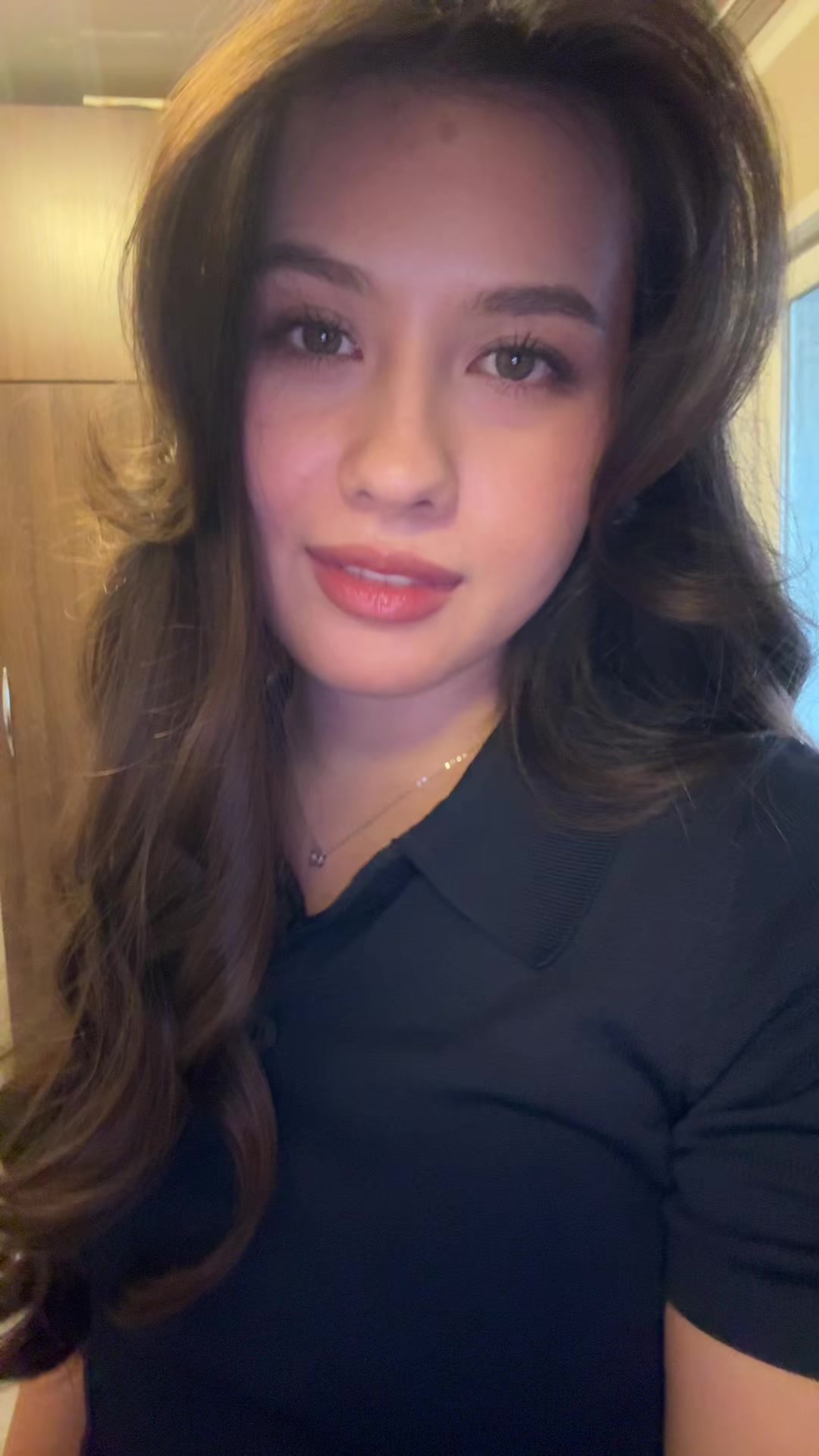 @•