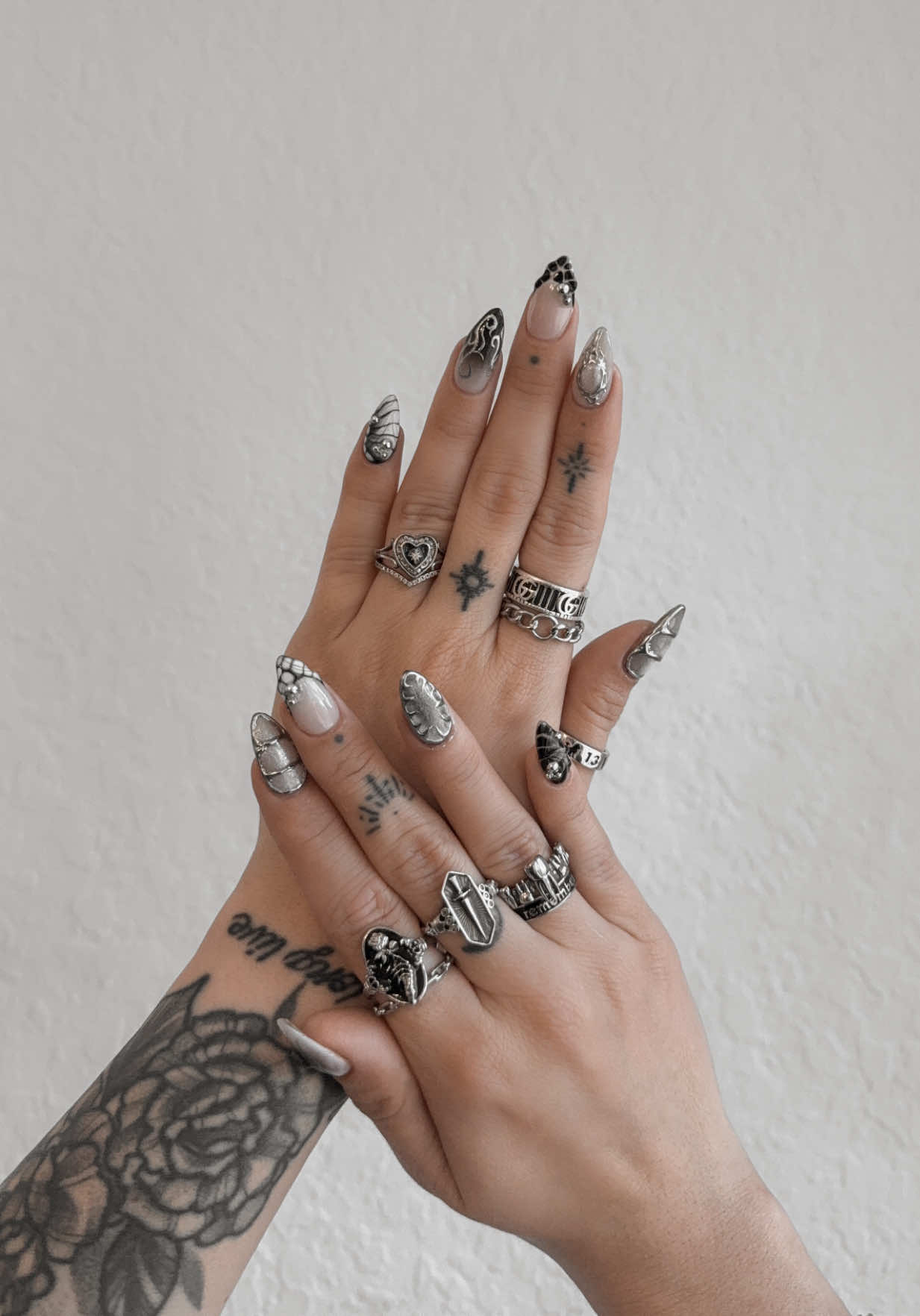 @Tara | Alt Fashion Inspo 🖤⛓️