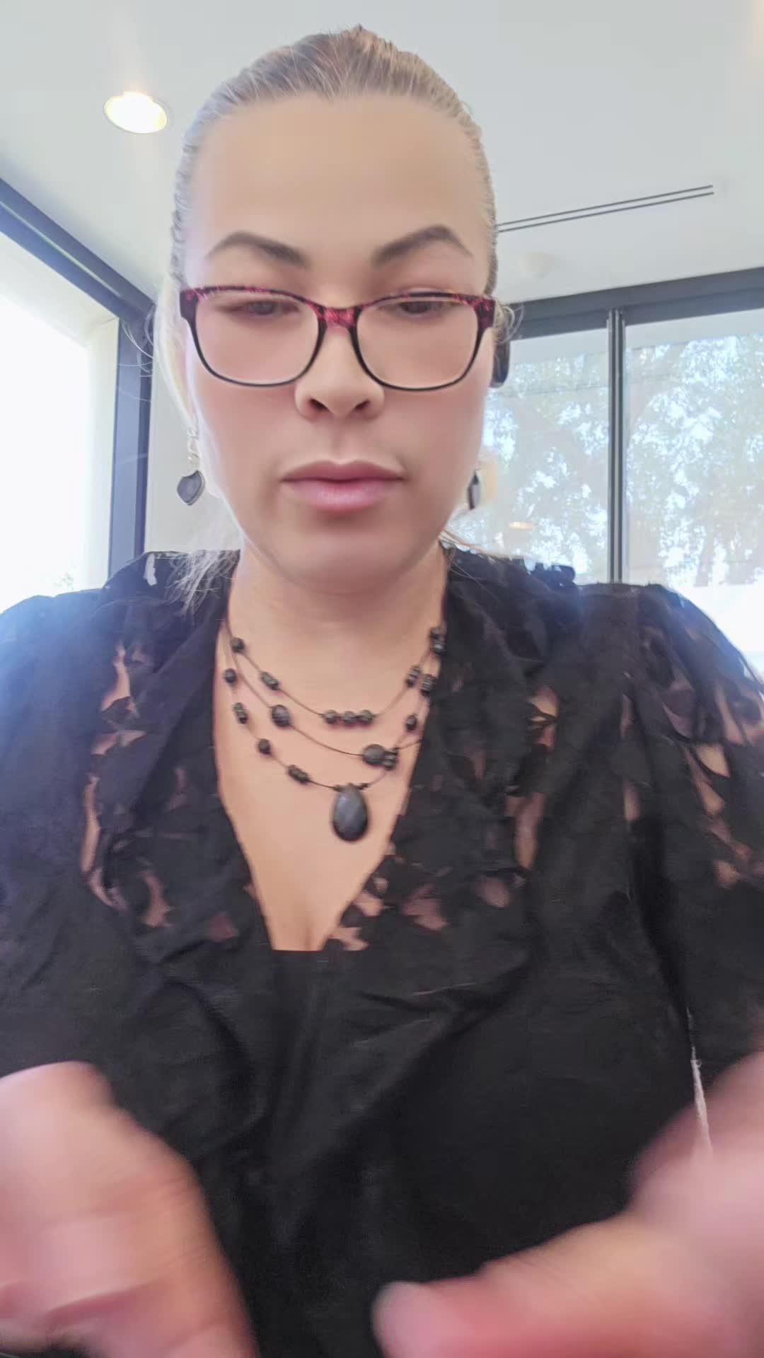 @Dee