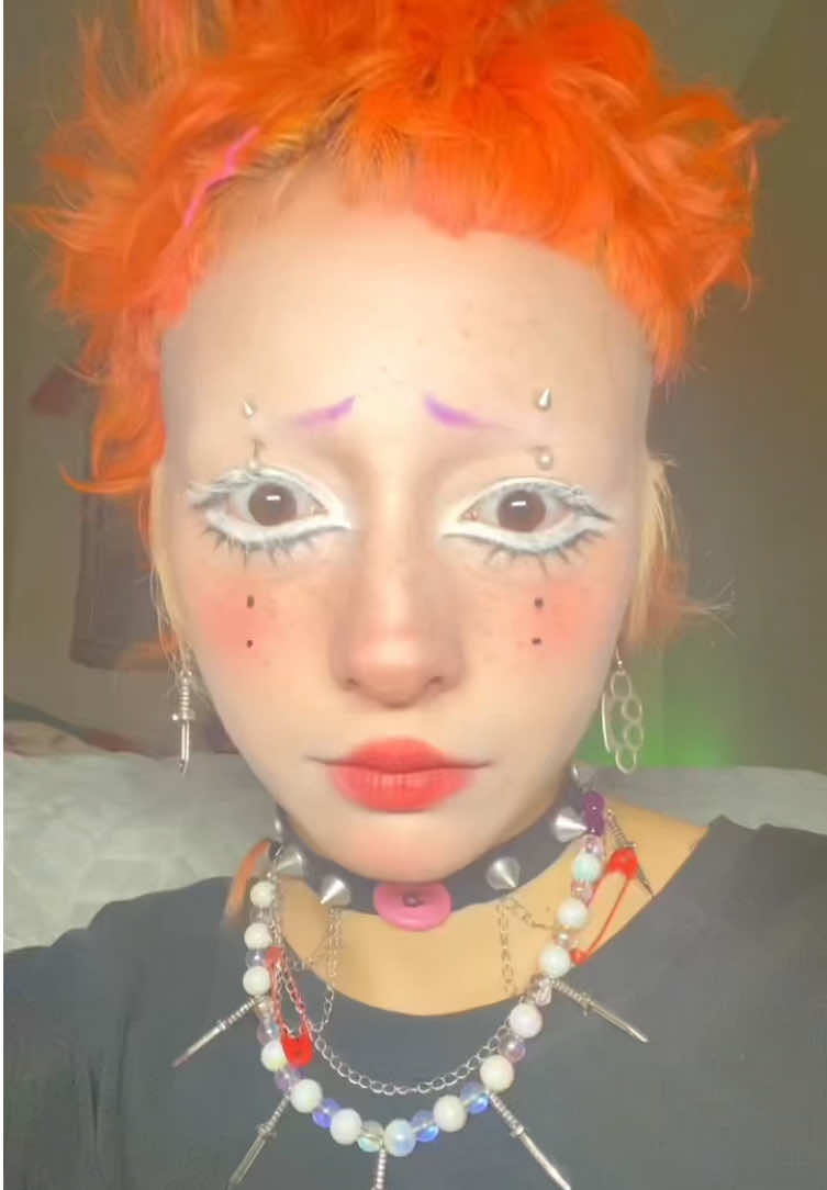 @m0v____