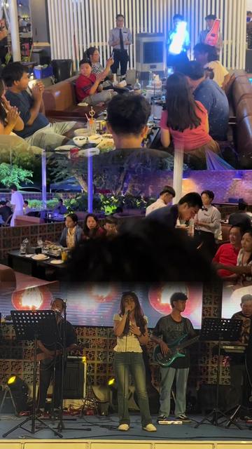 @Liquid Bar & Restaurant