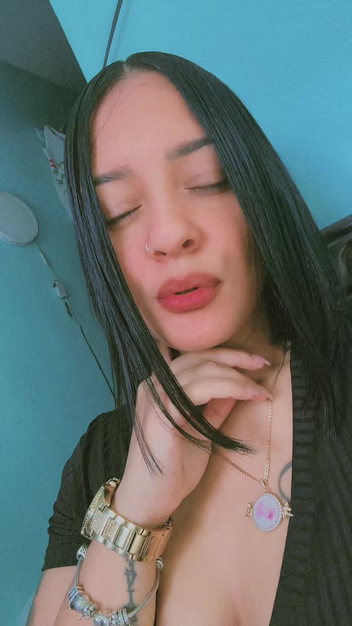 @Emma castillo🖤