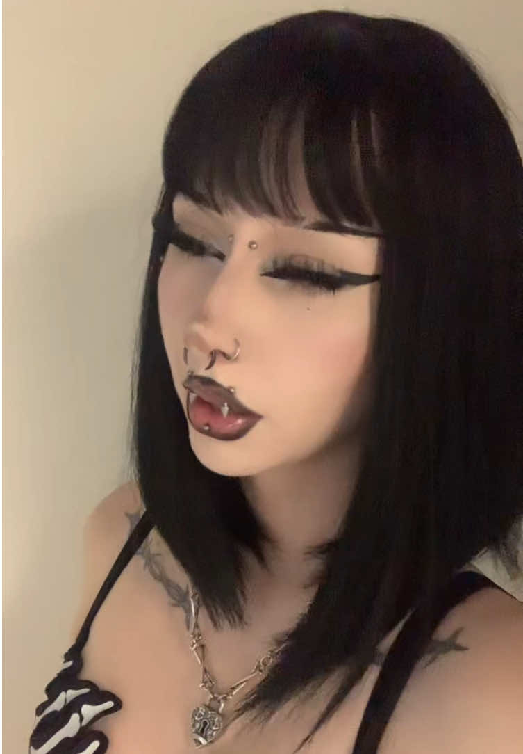 @𝔘𝔯.𝔳𝔞𝔪𝔭_𝔪𝔞𝔯𝔠𝔶