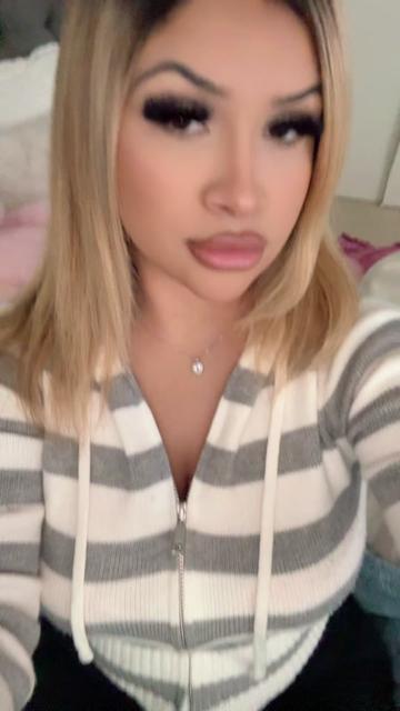 @Pretty Emily 🌷🎀🫦🍓👸🏻