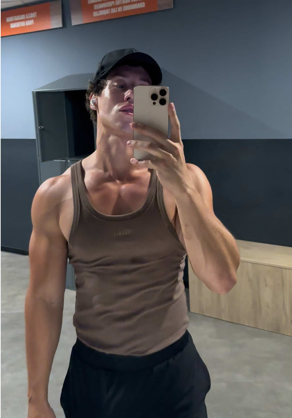 @itsvlett