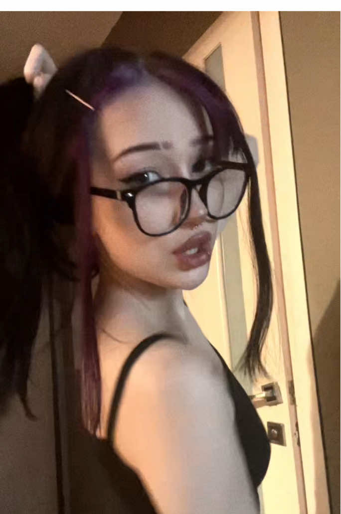 @///