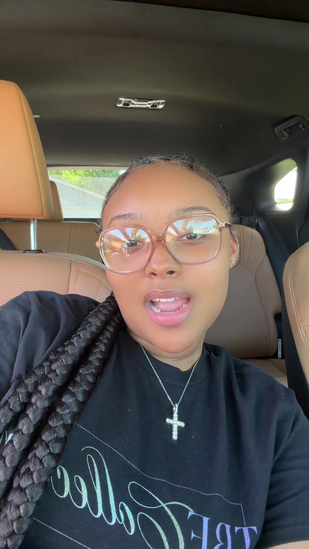 @Ari Wright | Hairstylist
