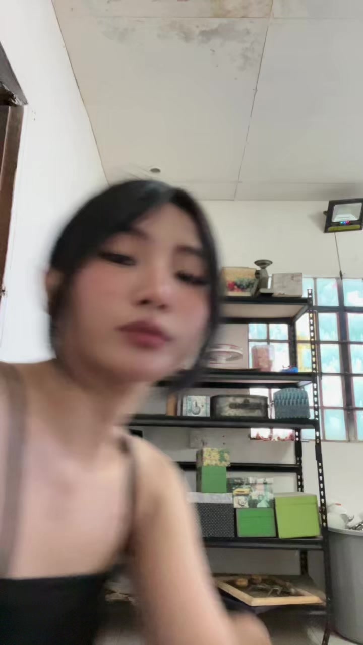 @asheley_