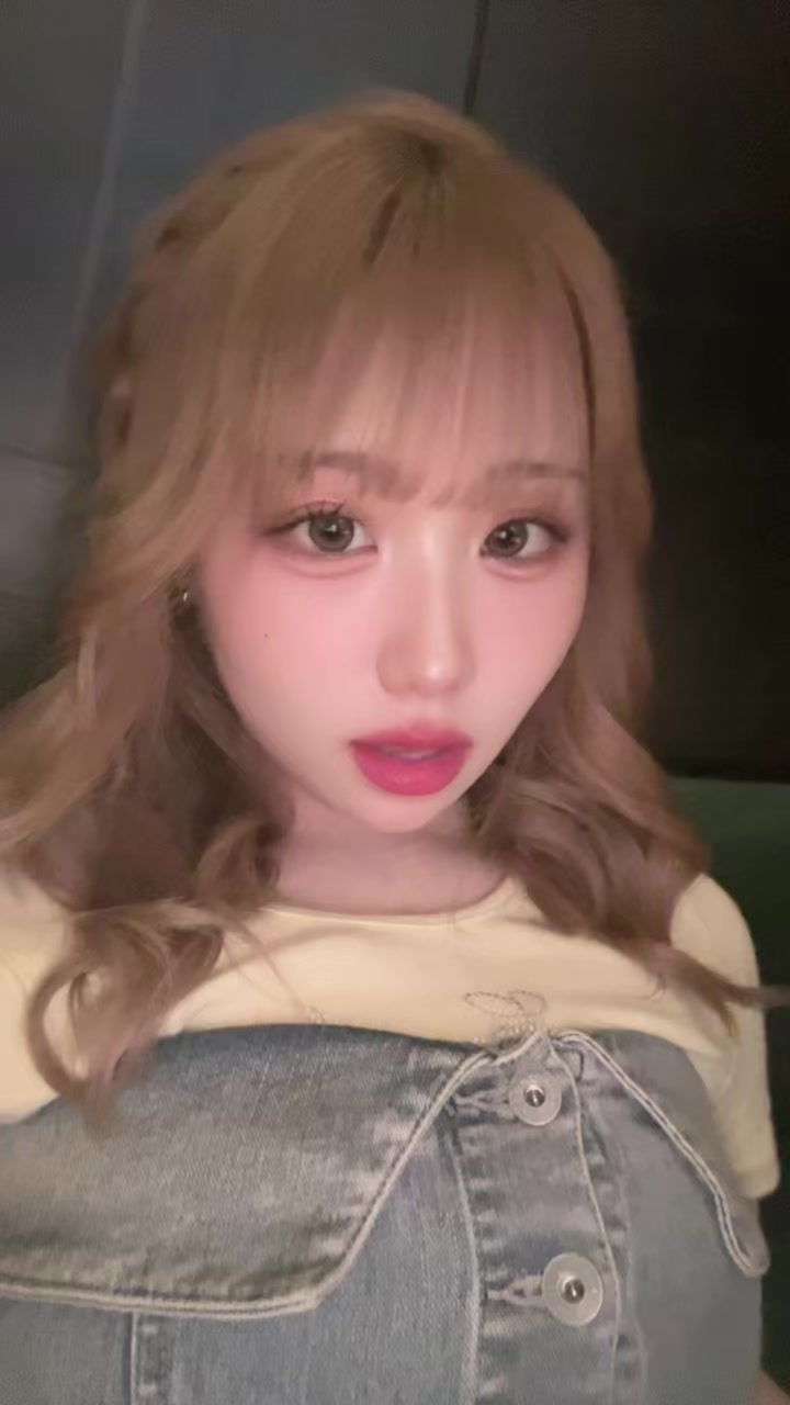 @にこ