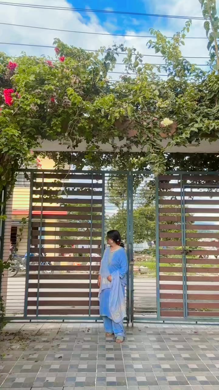 @Ru🐝 Adhikari