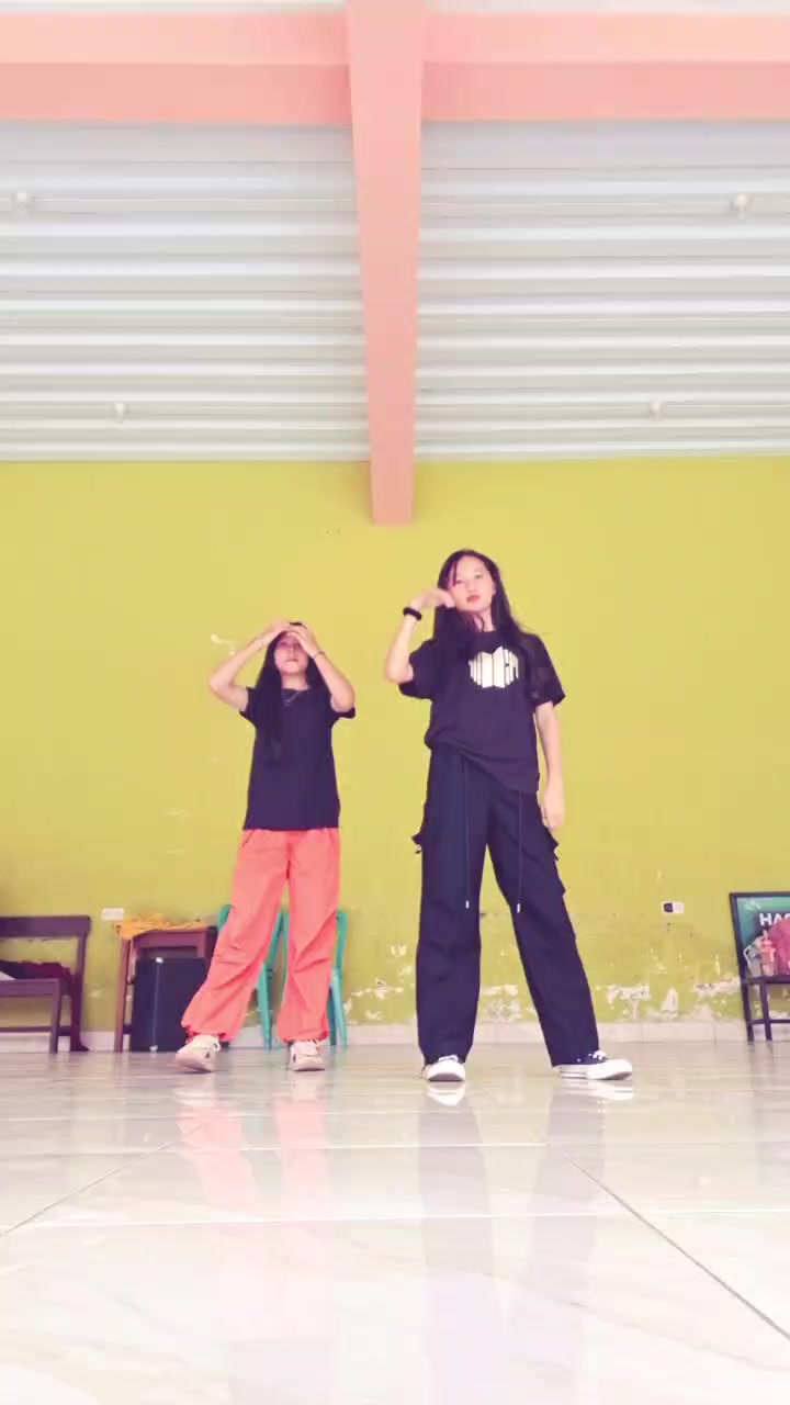 @𝐜𝐞𝐥𝐢𝐧𝐞.