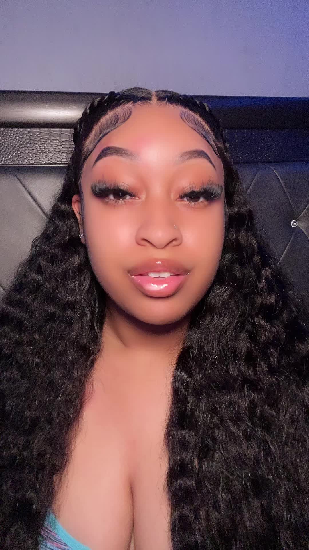 @itsangelaurelia
