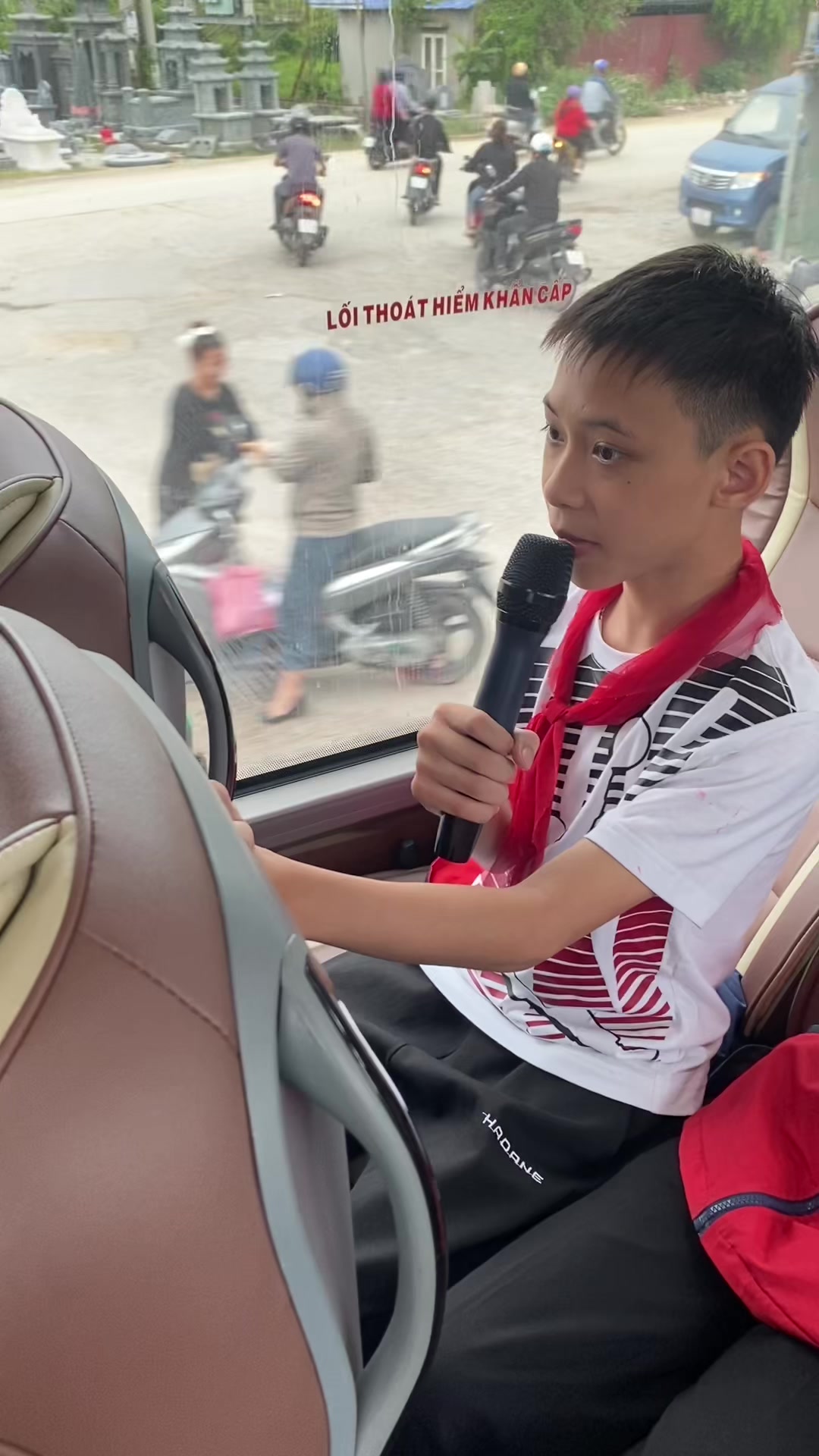 @hướng dẫn viên hay đi lạc