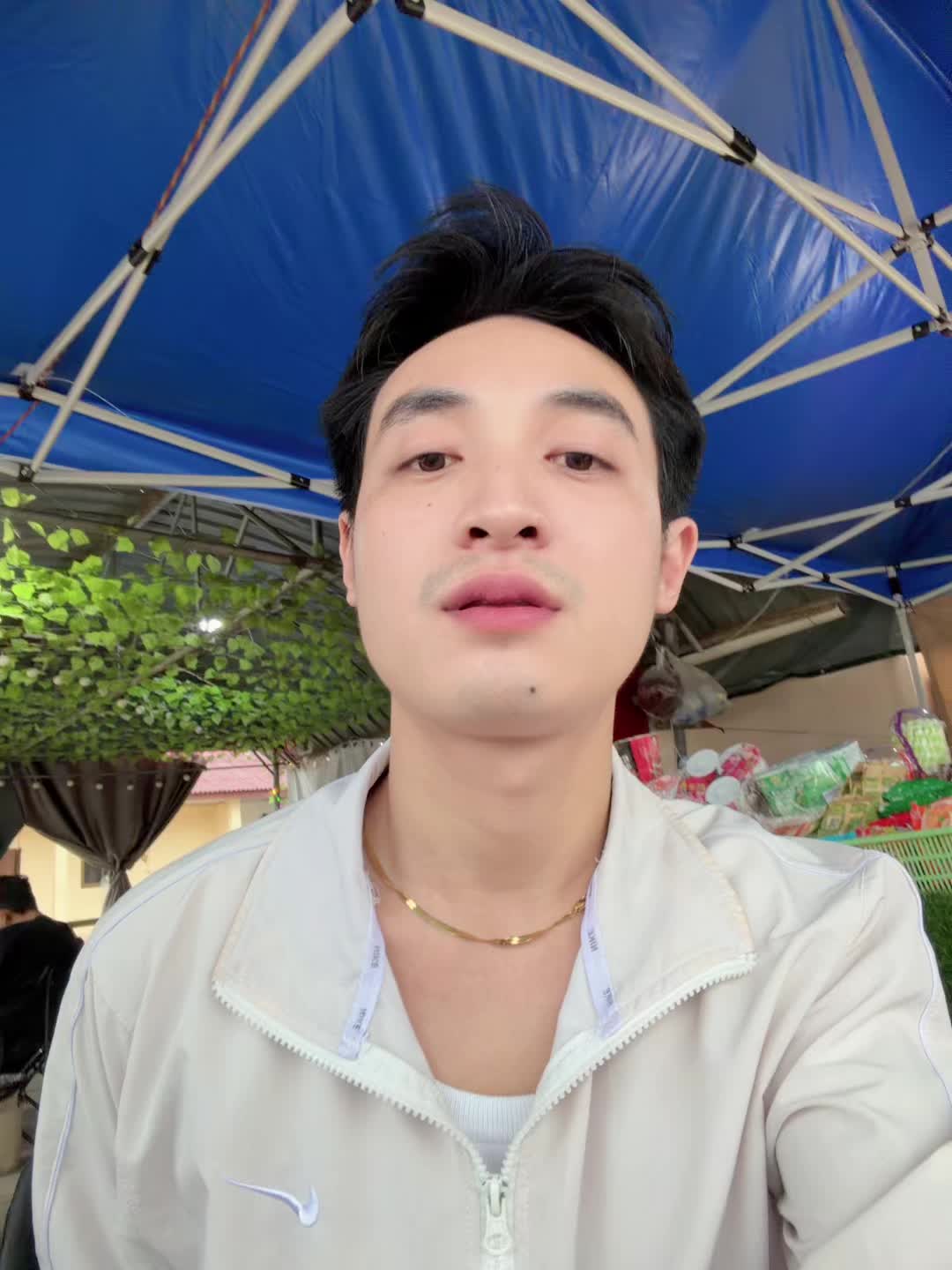 @ປໍ ຮ້ານKMຕົ້ນເຜິ້ງ🇱🇦