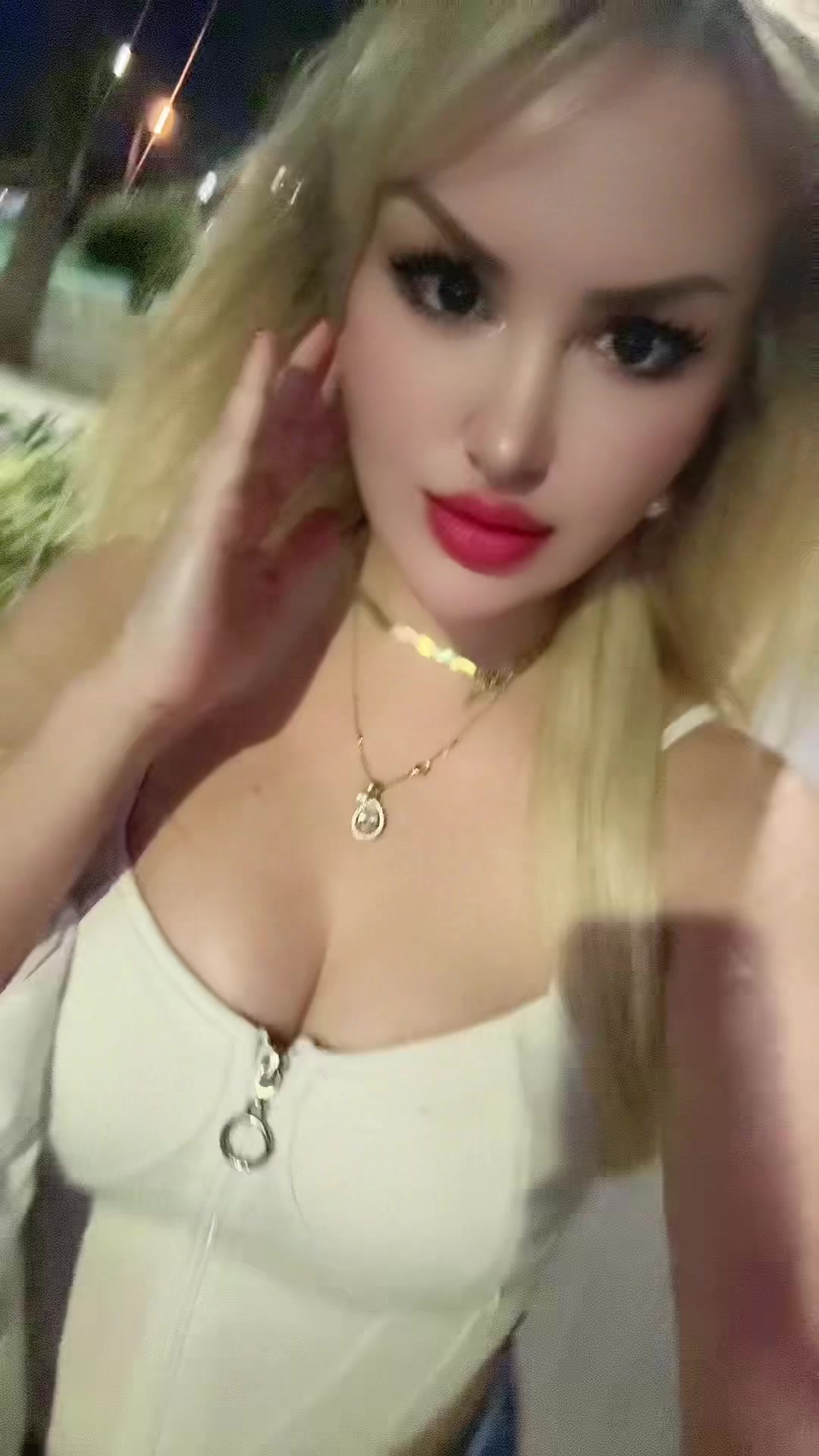 @Ayşegül