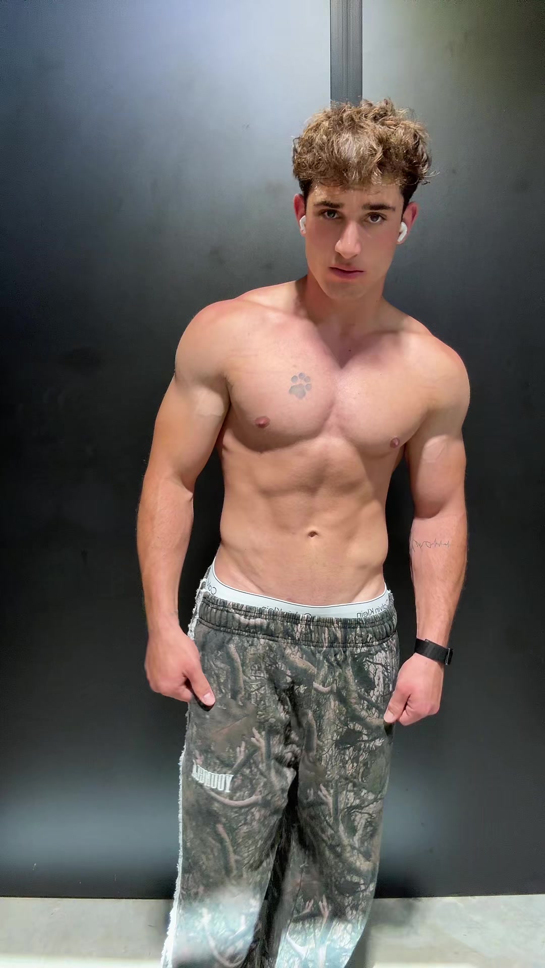 @ommy