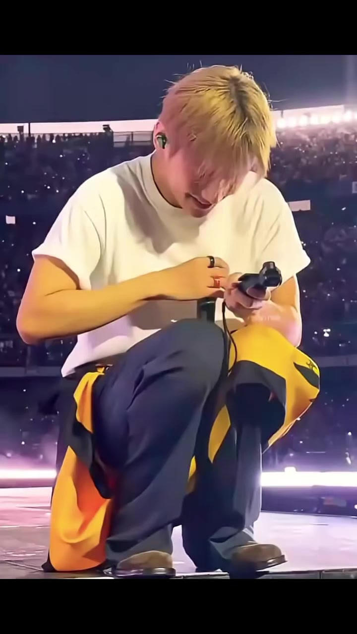 @𝐁𝐓𝐒 𝐆𝐚𝐥𝐥𝐞𝐫𝐲 🇵🇰