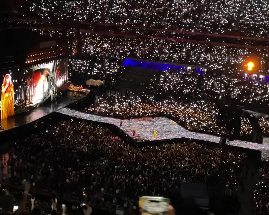 @𓂃꙳⋆videos from the eras tour