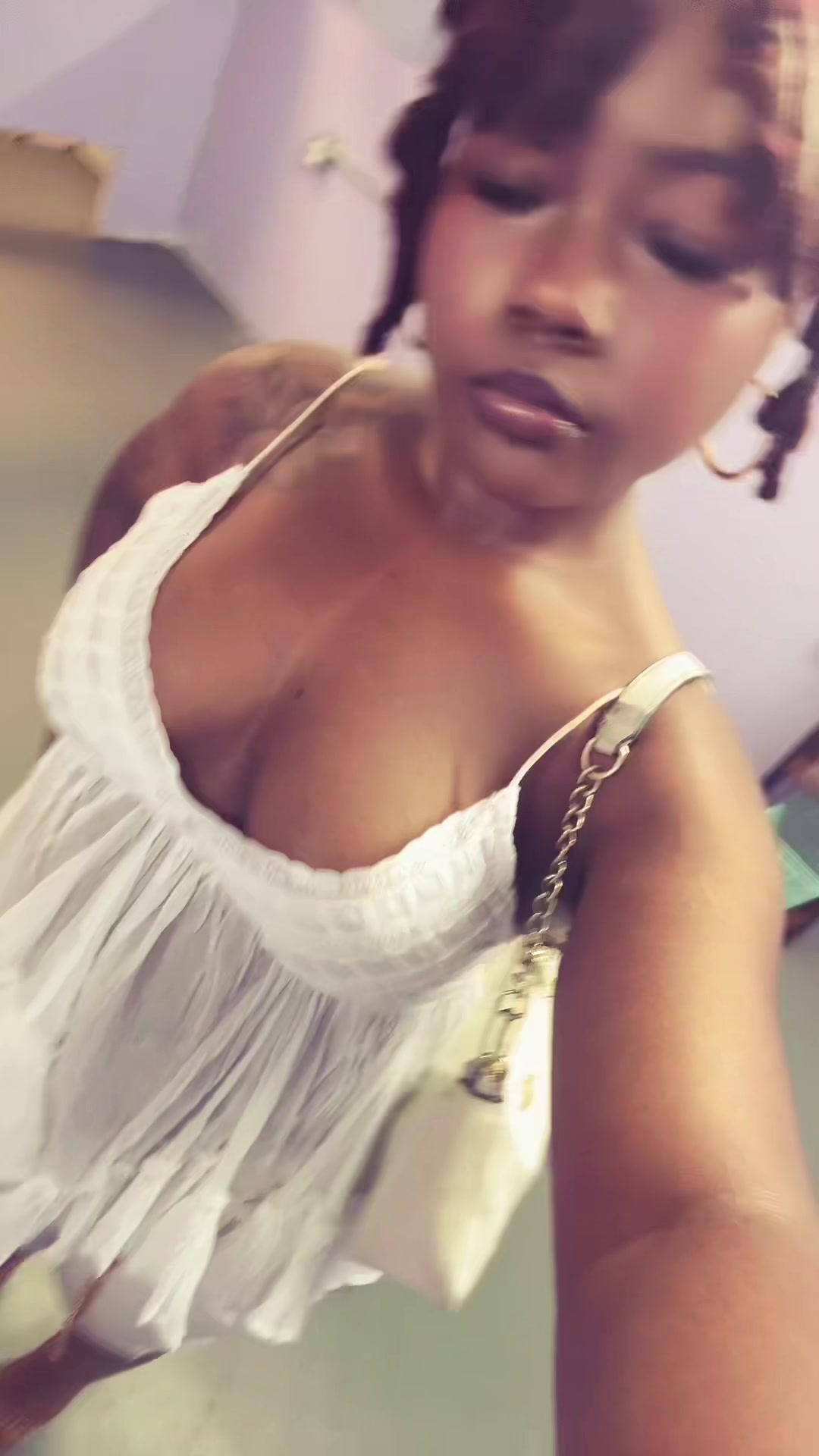 @⃟