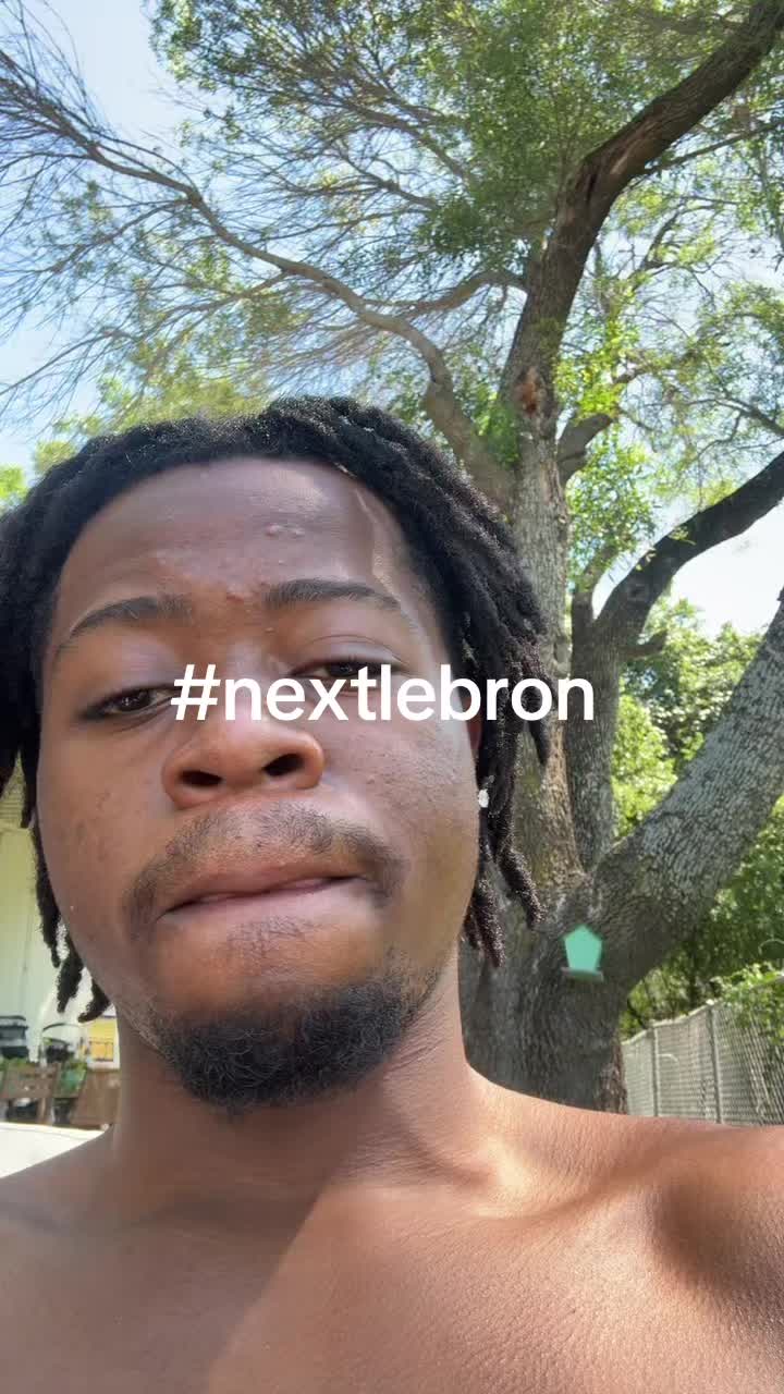 @moyoezzy