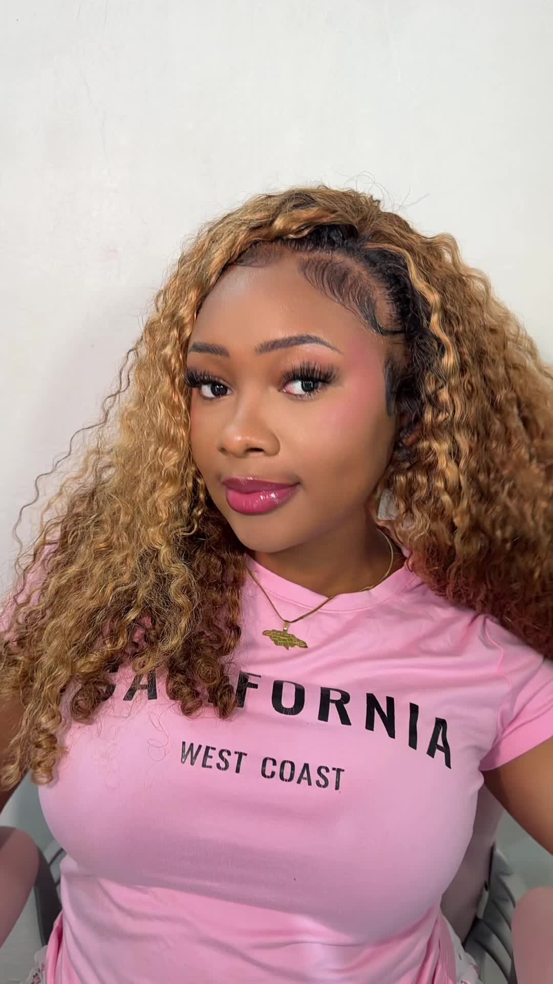 @Sharii | Wig Influencer