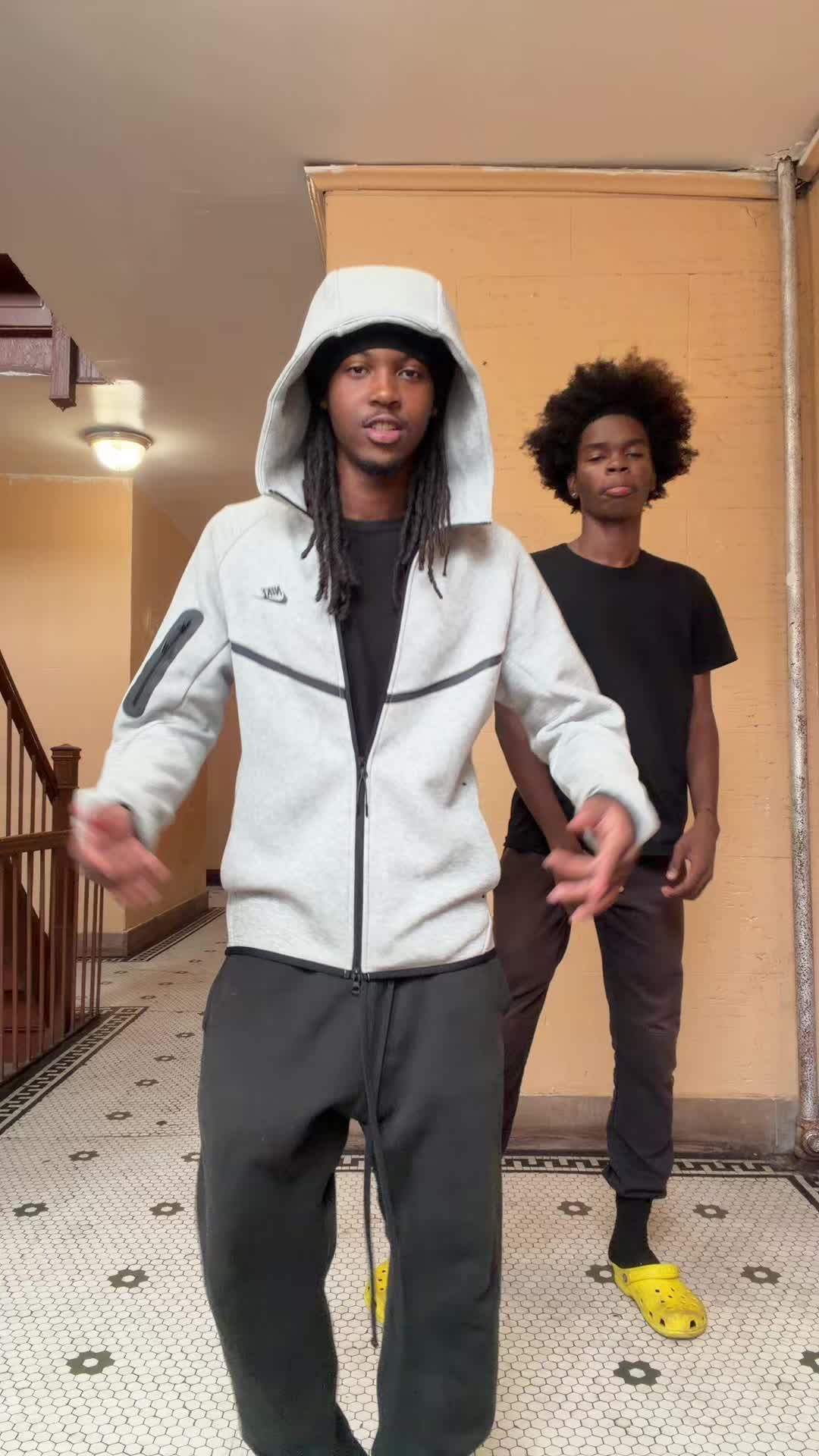 @7
