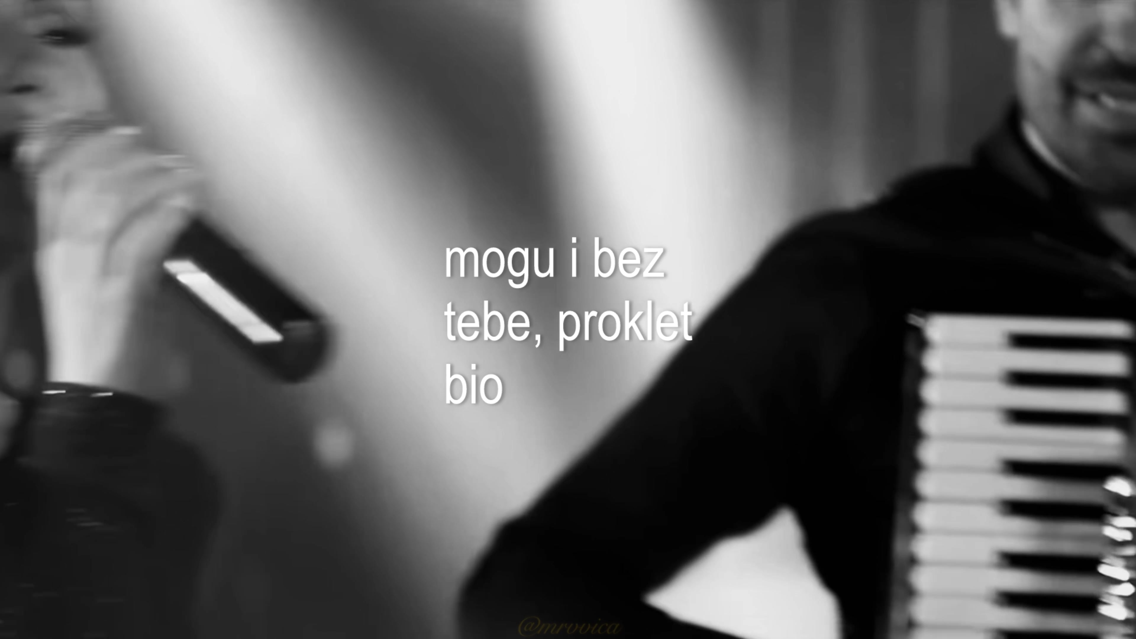 @⃟