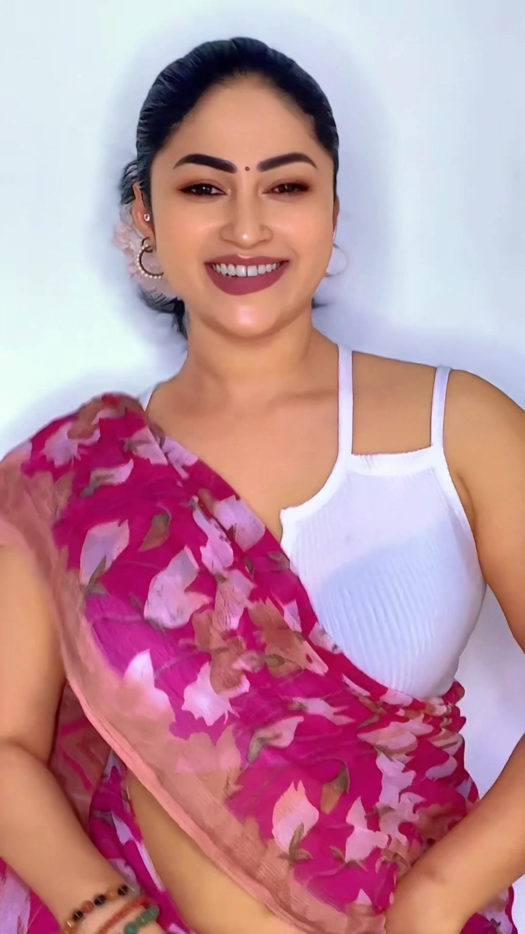 @M E E R A 🌸♌️🇱🇰