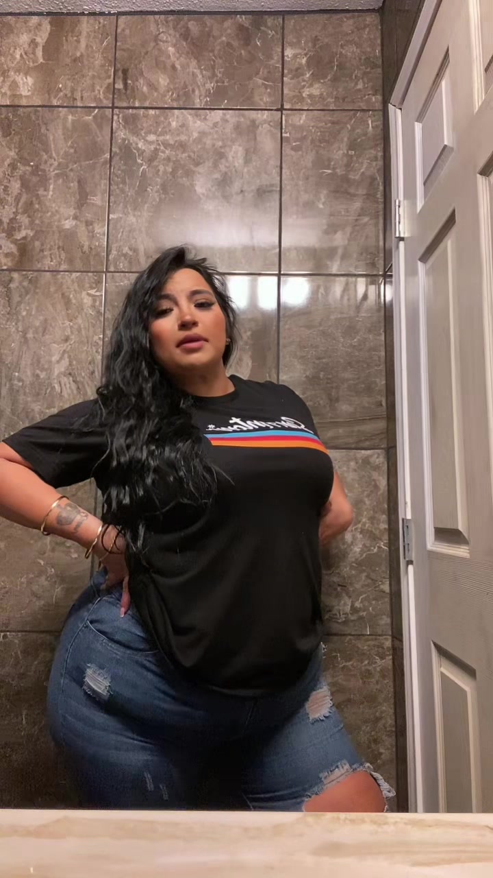@Curvybaybee93