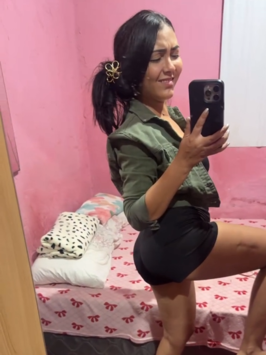 @tiktok.hotties.baddies