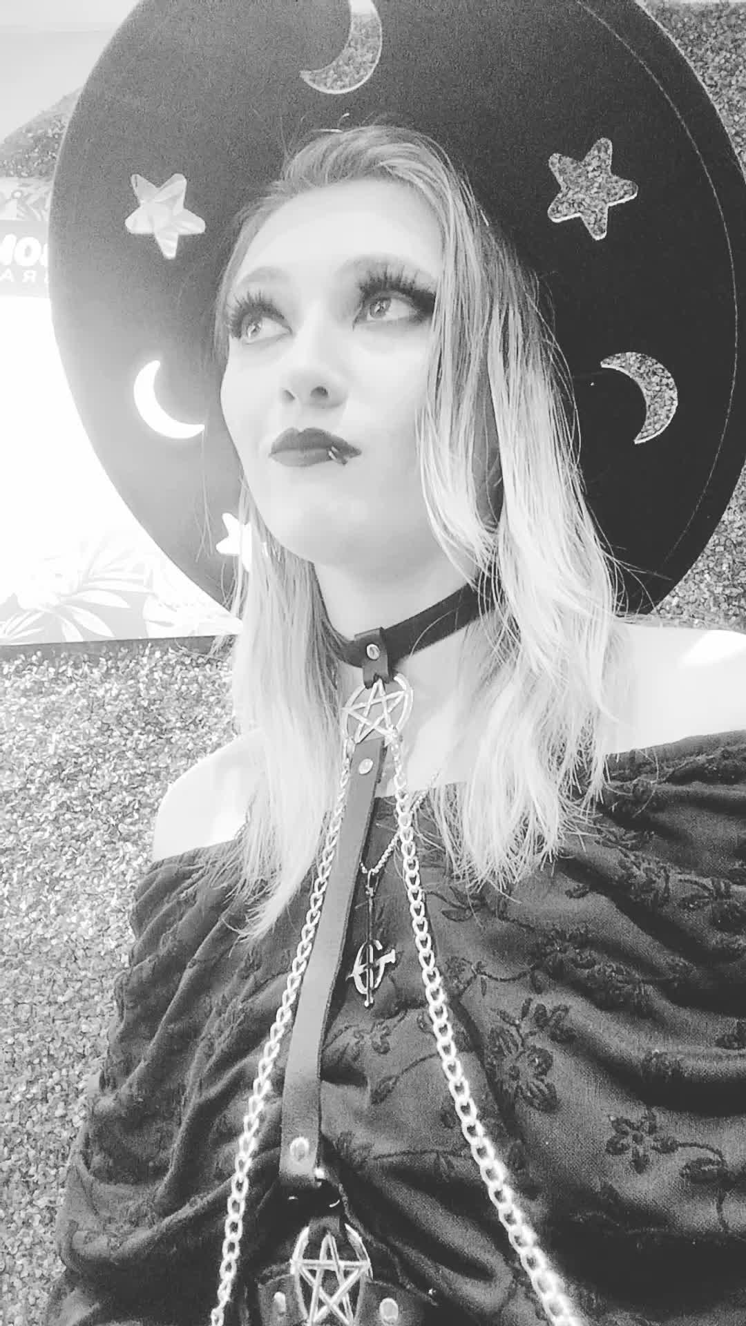 @Goth Mortician