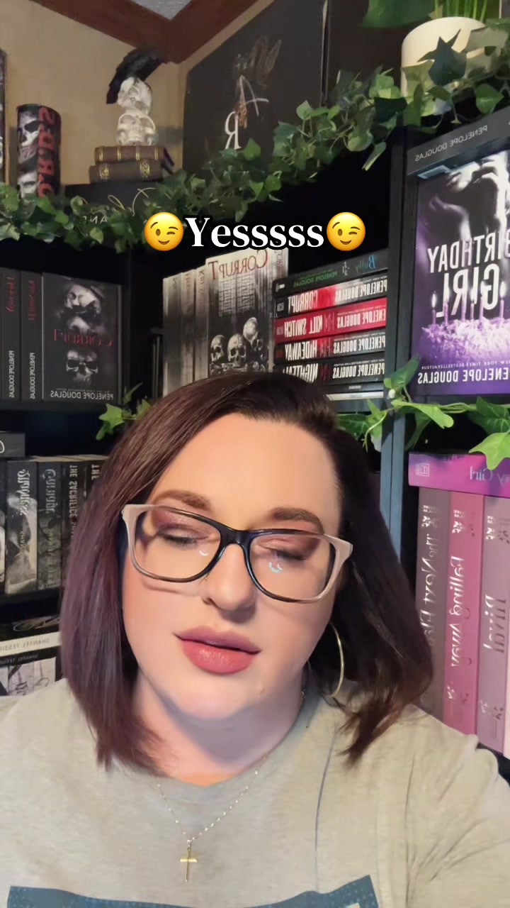 @Hollie Bookish PA