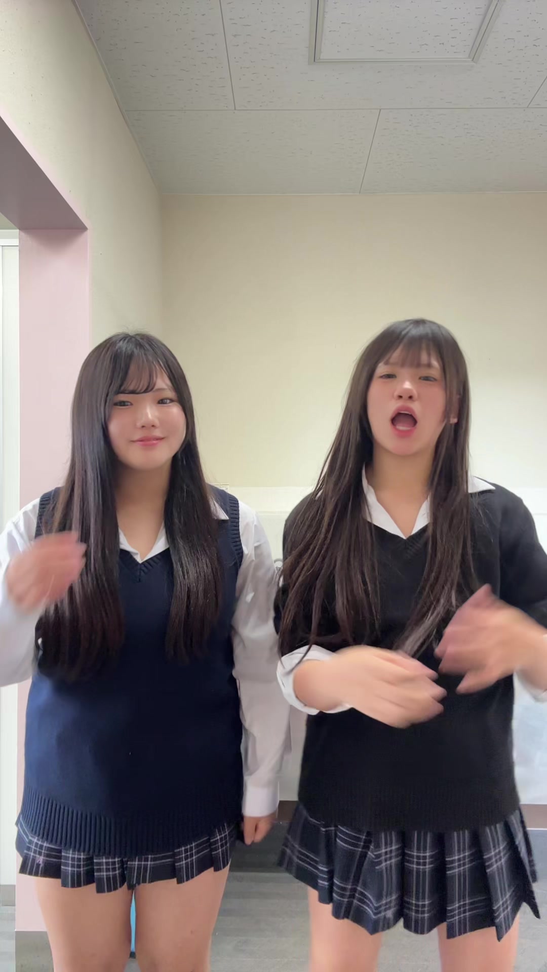 @ひな