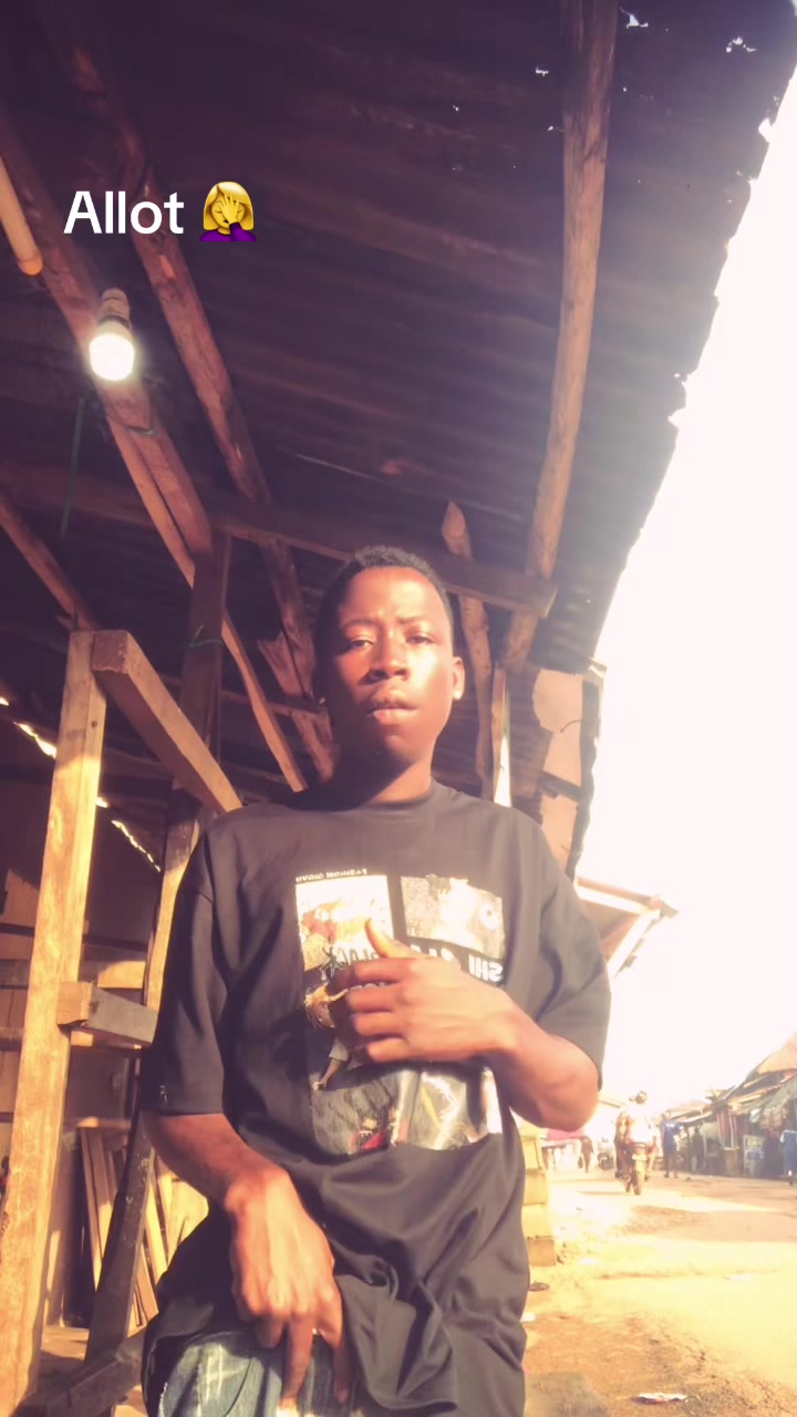 @Kêññÿ kîñg 👑🎤🕺