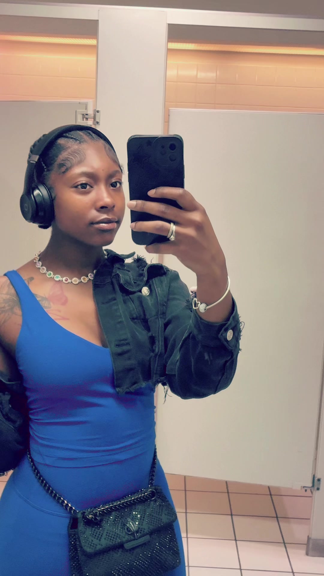 @rockoutzari_